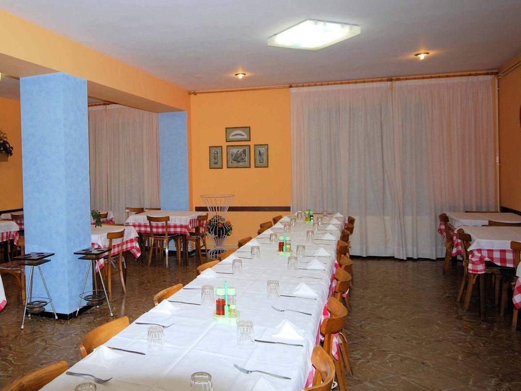 Hostal Fabrellas Caldes de Malavella Zewnętrze zdjęcie