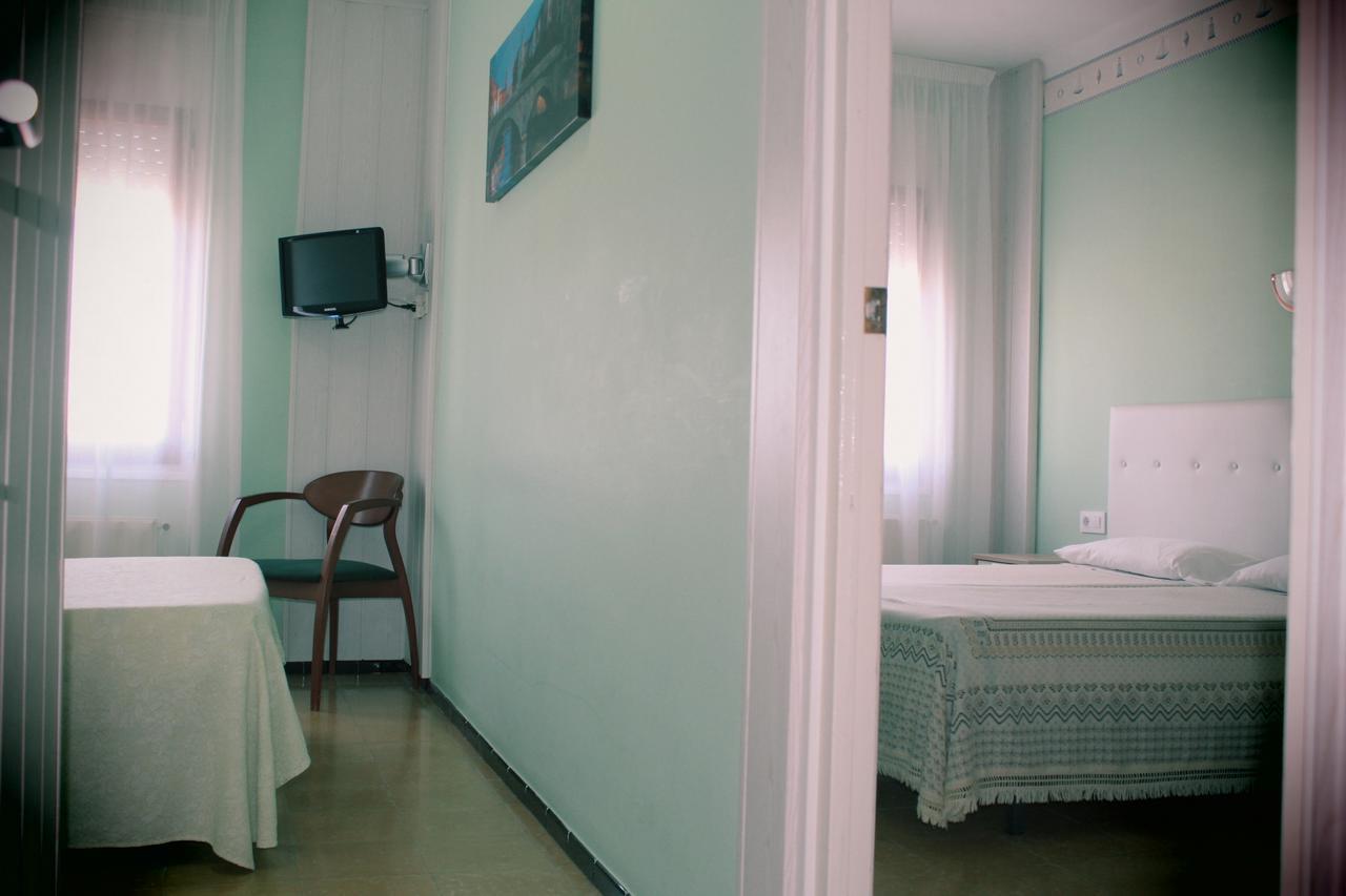 Hostal Fabrellas Caldes de Malavella Zewnętrze zdjęcie