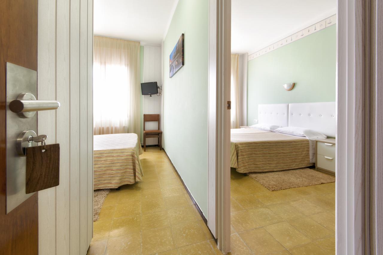 Hostal Fabrellas Caldes de Malavella Zewnętrze zdjęcie
