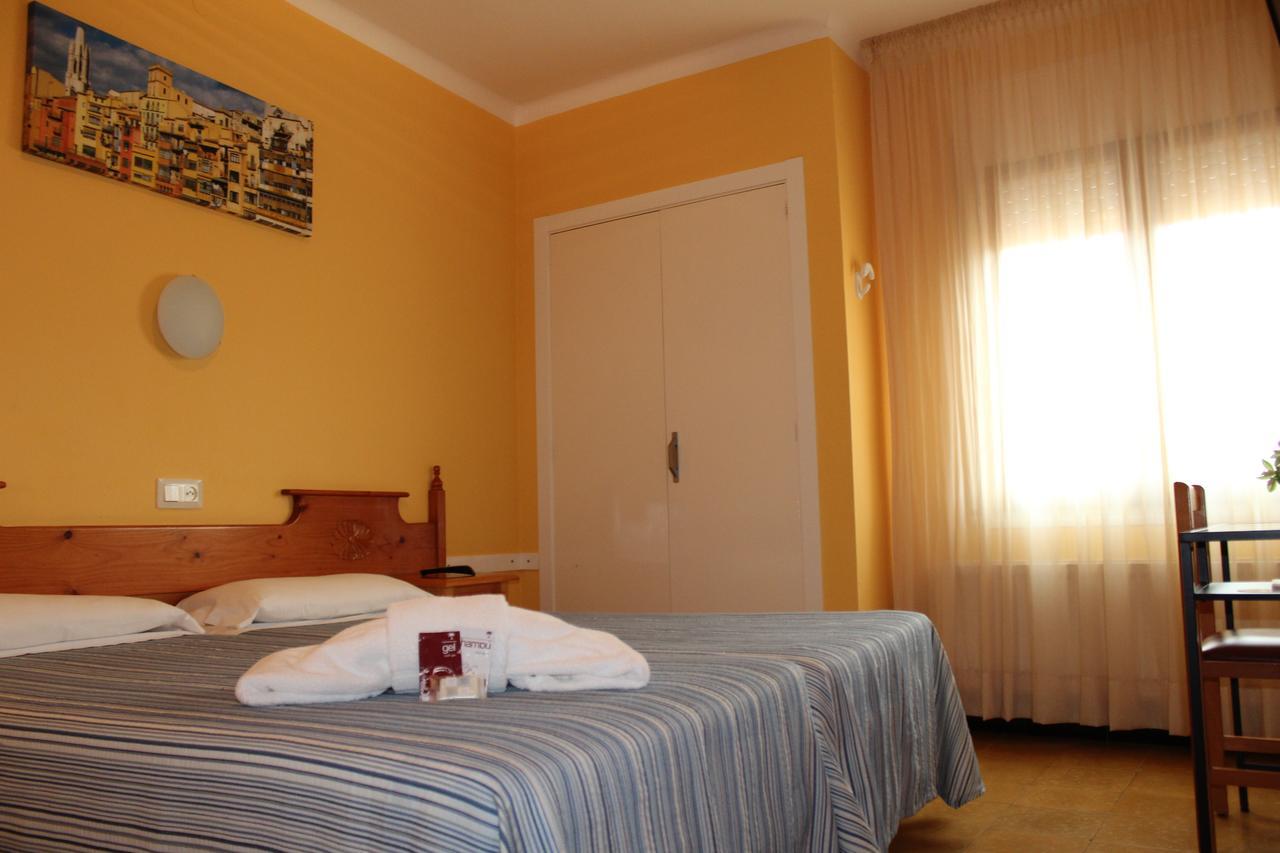 Hostal Fabrellas Caldes de Malavella Zewnętrze zdjęcie