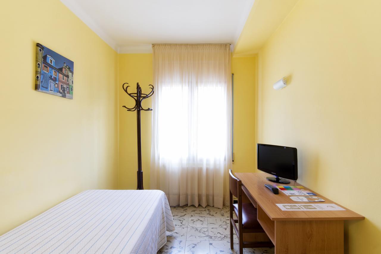 Hostal Fabrellas Caldes de Malavella Zewnętrze zdjęcie