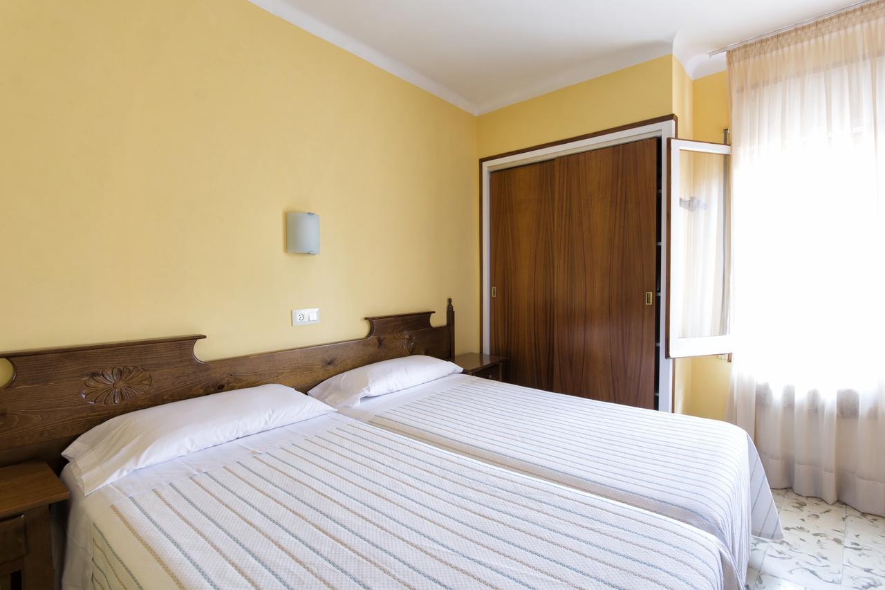 Hostal Fabrellas Caldes de Malavella Zewnętrze zdjęcie