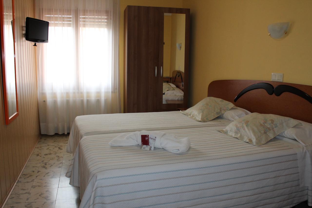 Hostal Fabrellas Caldes de Malavella Zewnętrze zdjęcie